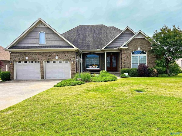 22932 Ledges Drive, Athens, AL 35613