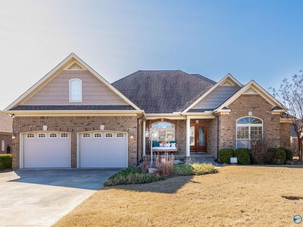 22932 Ledges Drive, Athens, AL 35613