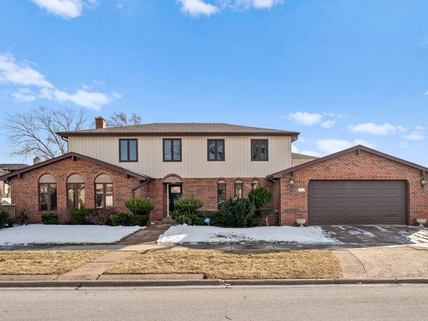 1141 N Delphia Avenue, Park Ridge, IL 60068