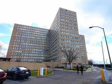 8900 E Jefferson Avenue, Detroit, MI 48214