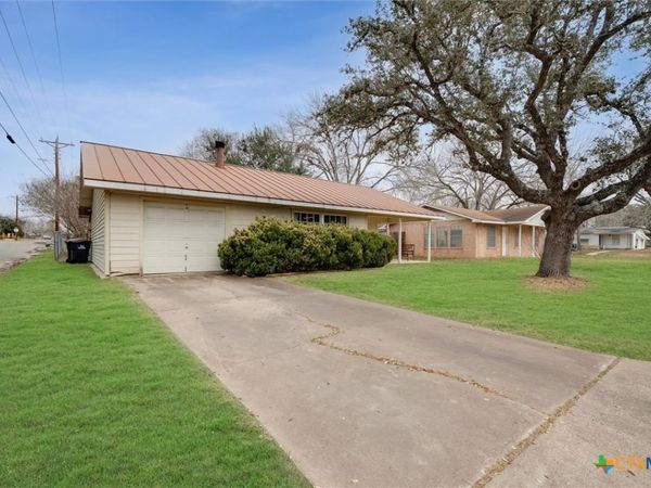 103 Thompson Street, Luling, TX 78648
