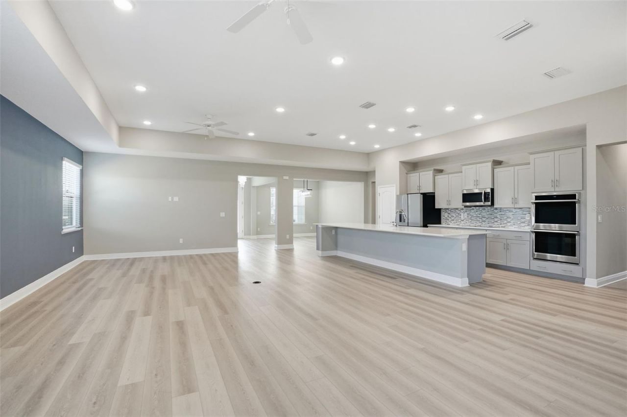 9667 Pantera Loop, Weeki Wachee, FL 34613 Photo