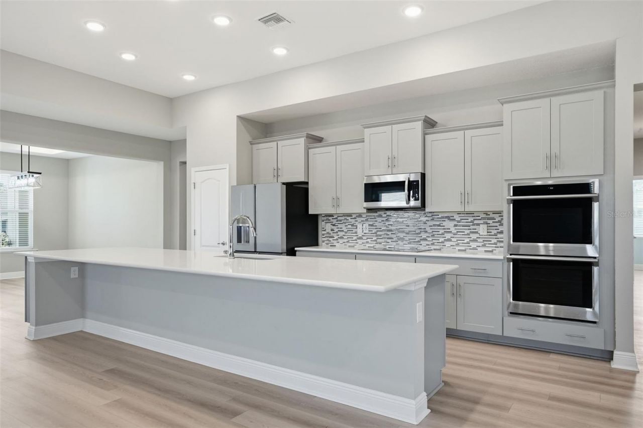 9667 Pantera Loop, Weeki Wachee, FL 34613 Photo