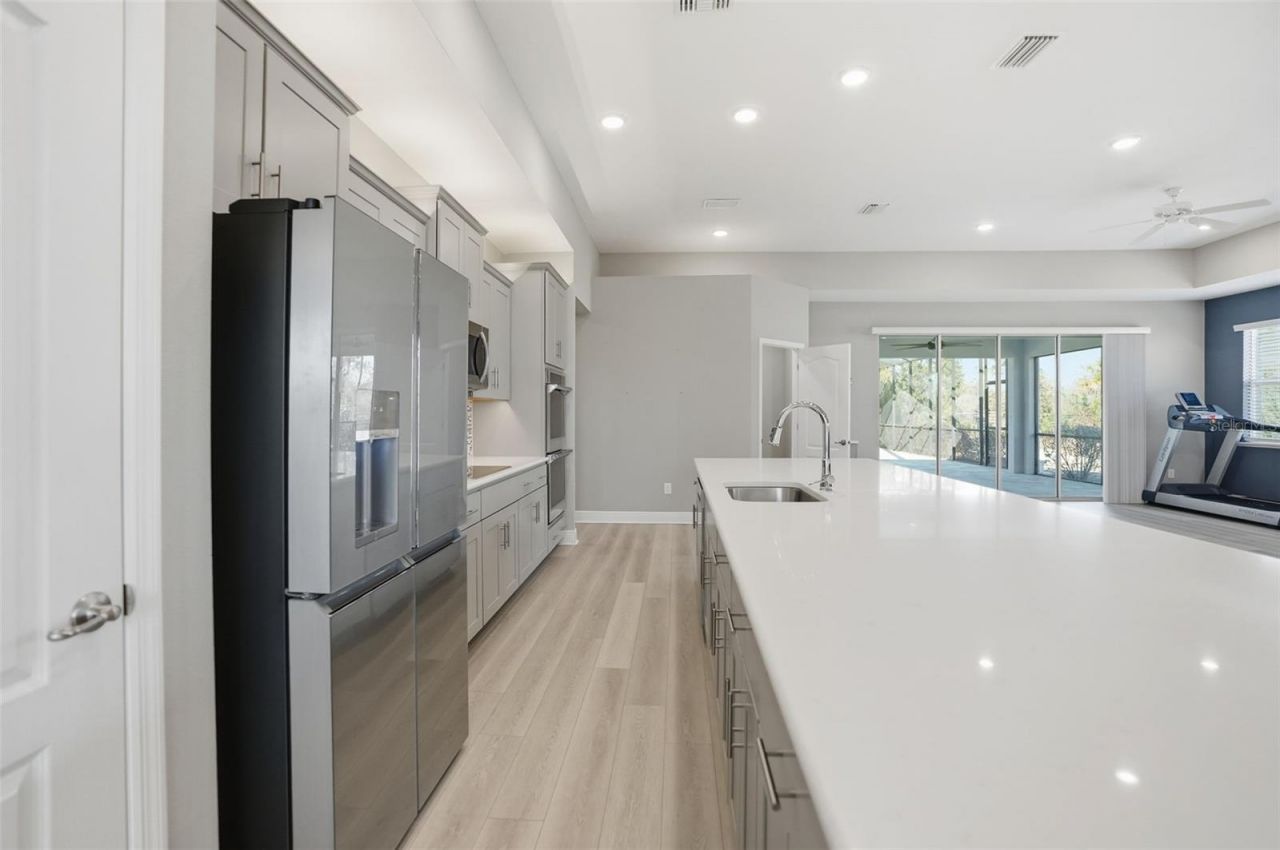 9667 Pantera Loop, Weeki Wachee, FL 34613 Photo