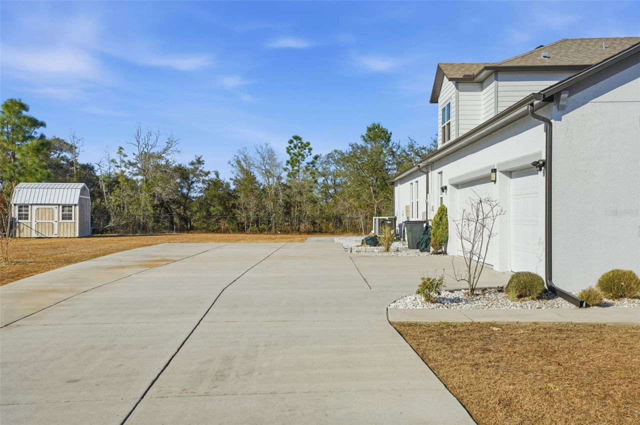 9667 Pantera Loop, Weeki Wachee, FL 34613 Photo