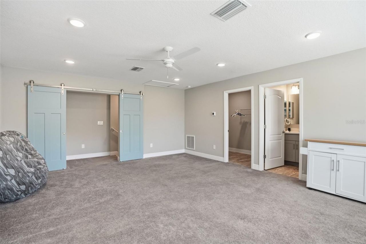 9667 Pantera Loop, Weeki Wachee, FL 34613 Photo