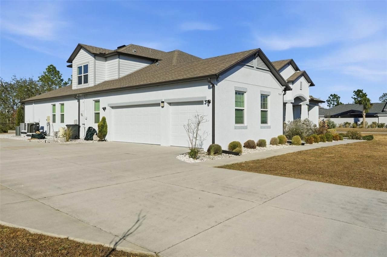 9667 Pantera Loop, Weeki Wachee, FL 34613 Photo