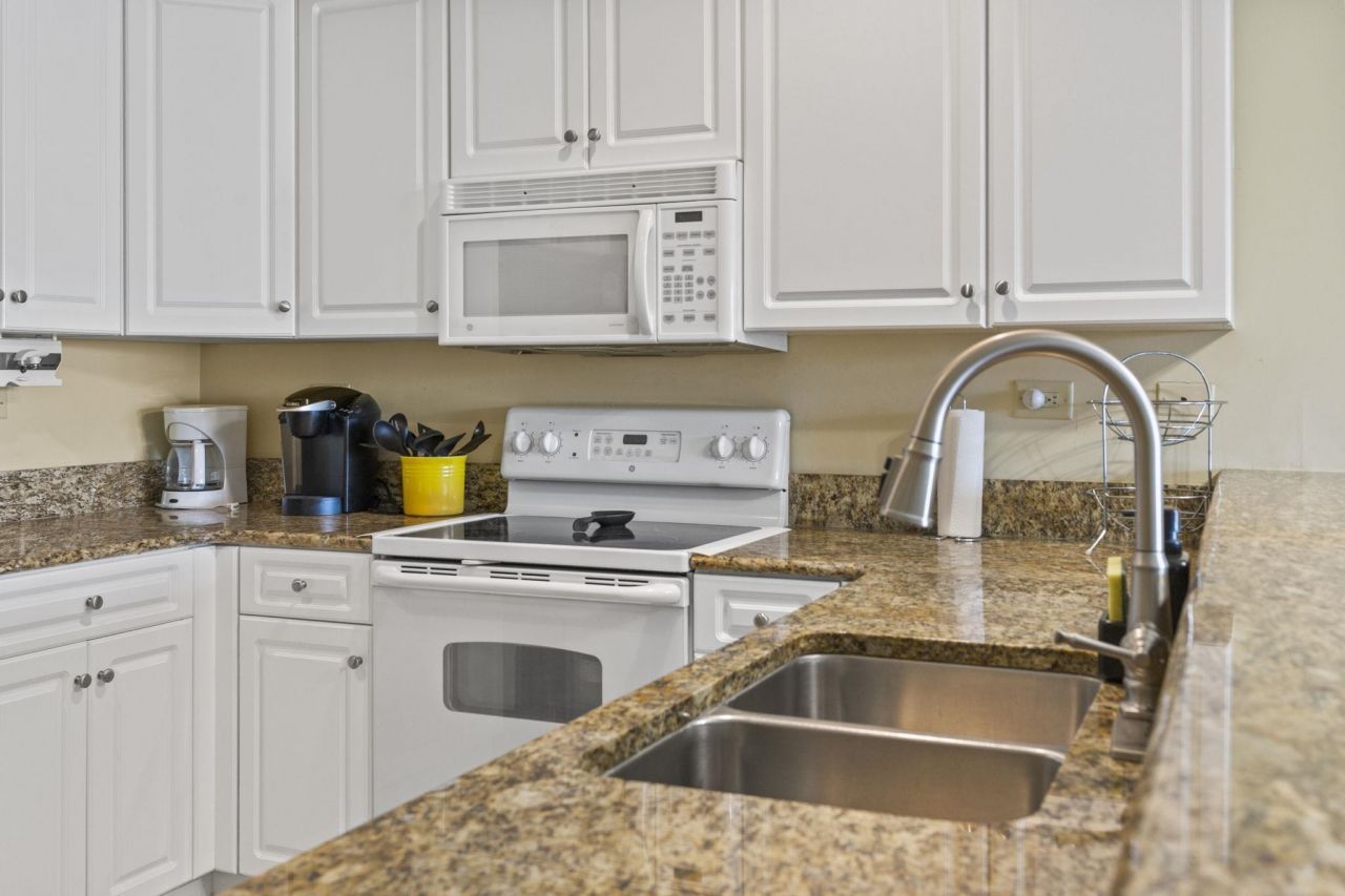 1033 World Tour Blvd. Photo 13