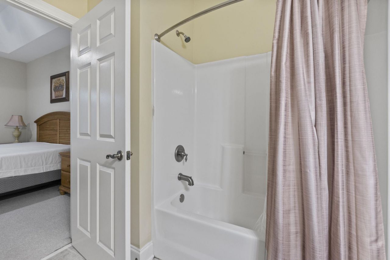 1033 World Tour Blvd. Photo 28