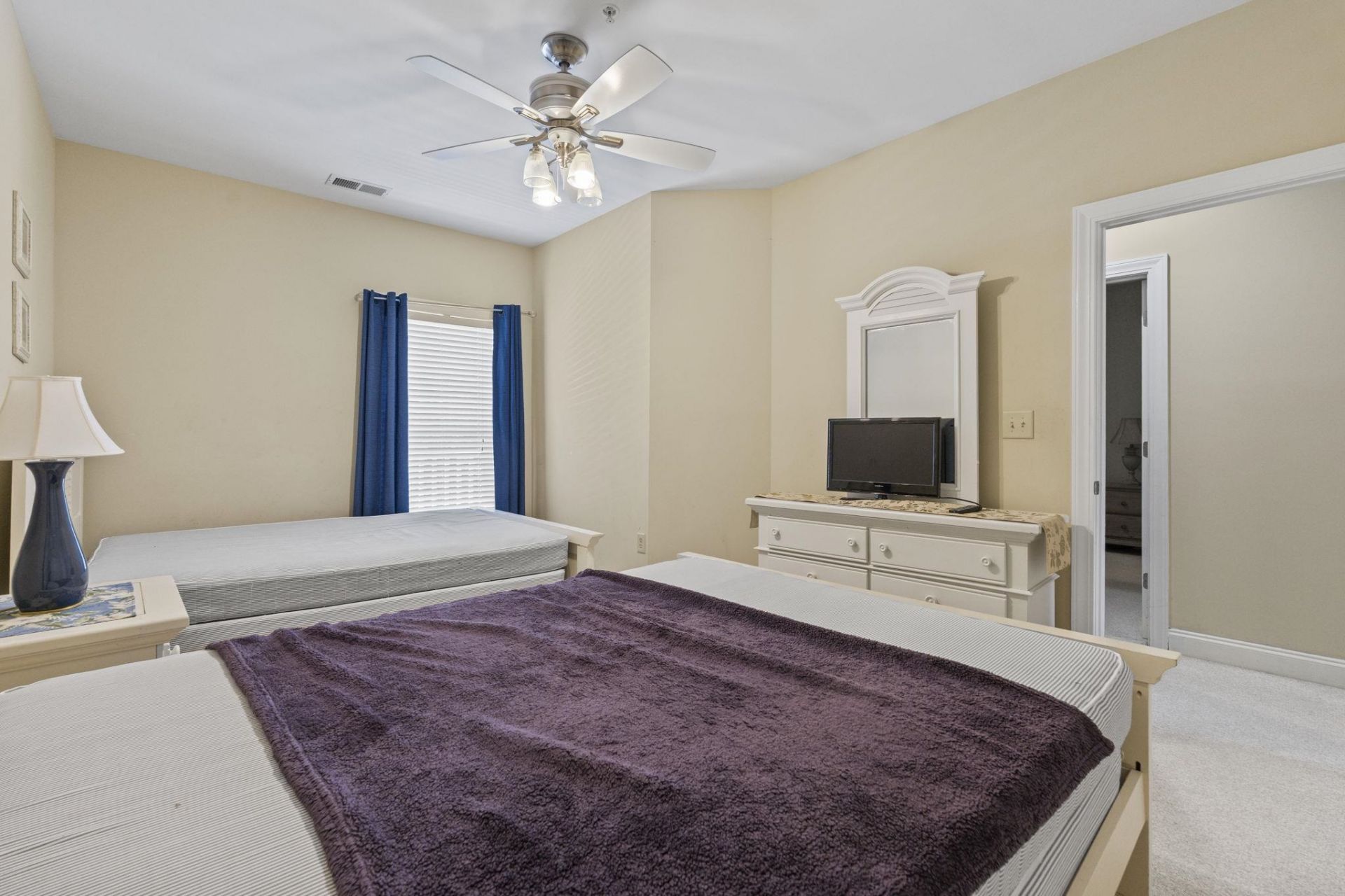 1033 World Tour Blvd. Photo 28