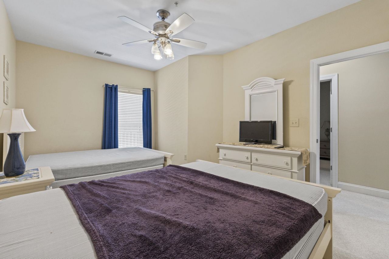 1033 World Tour Blvd. Photo 30