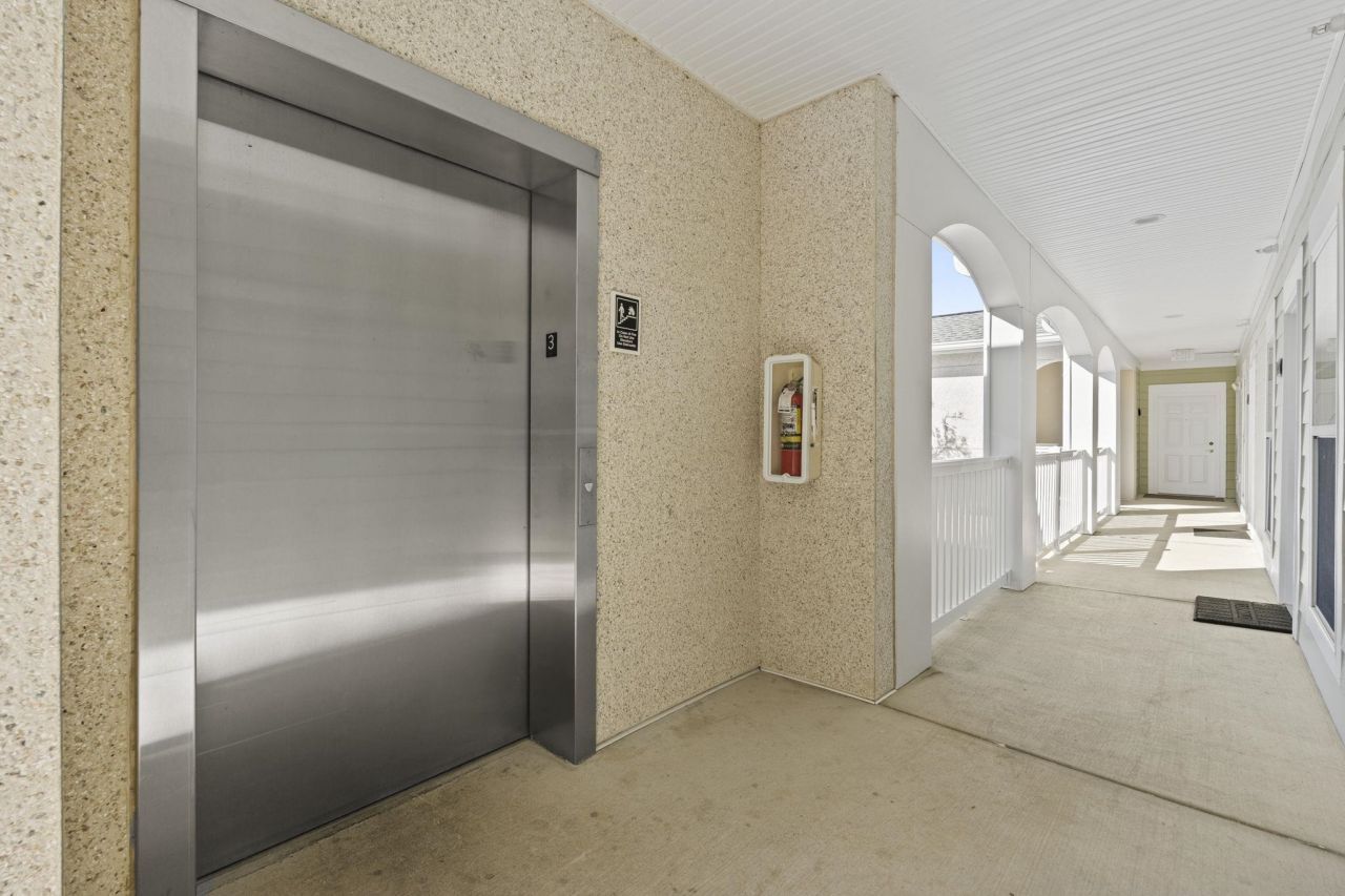 1033 World Tour Blvd. Photo 35