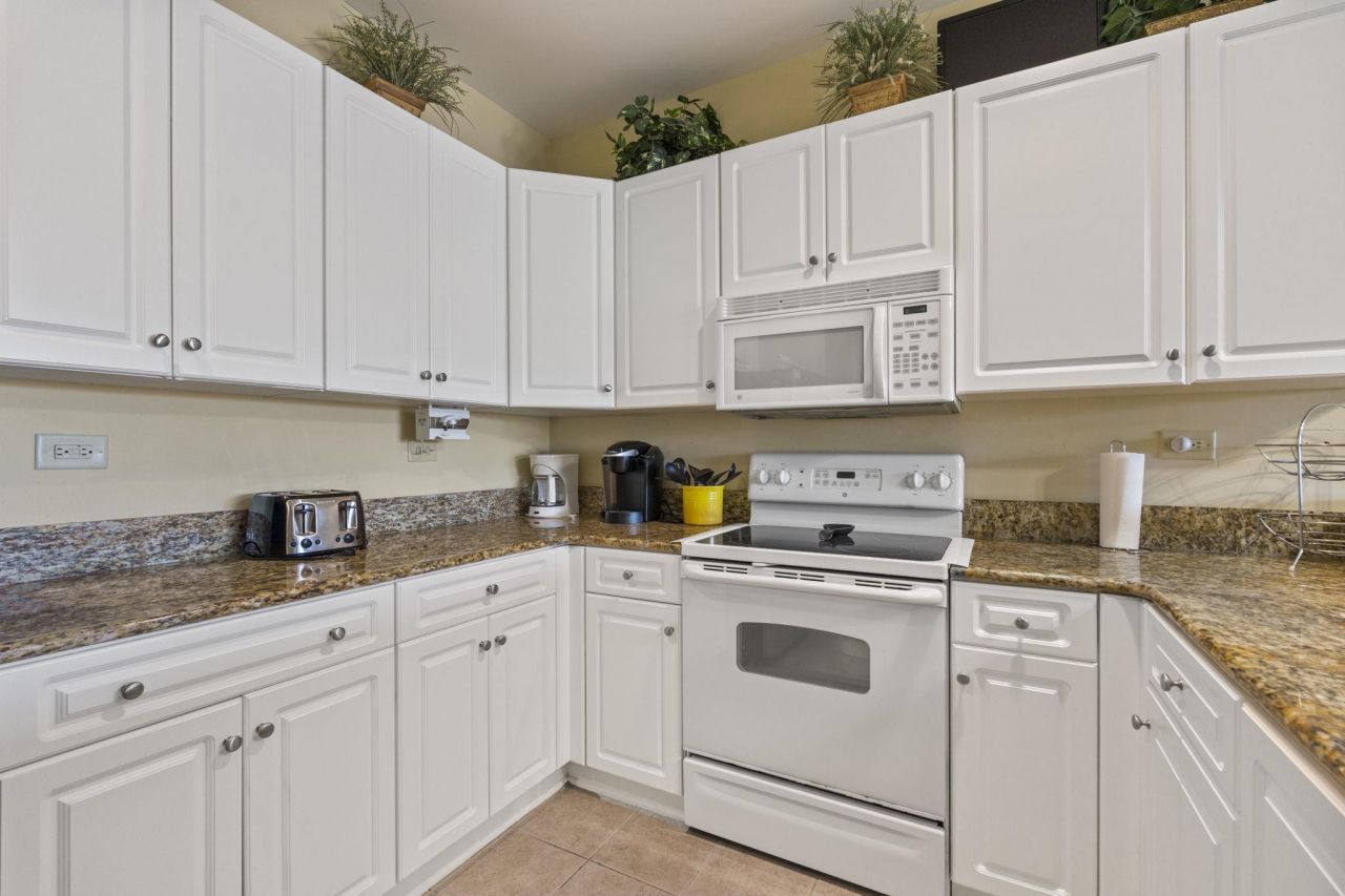 1033 World Tour Blvd. Photo 6