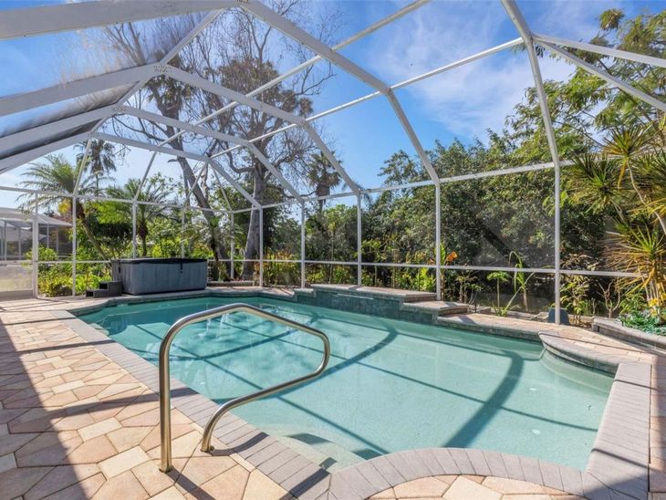 7310 Dunes Court , Bradenton, FL 34202 | MLS ID A4682647 - Watson ...