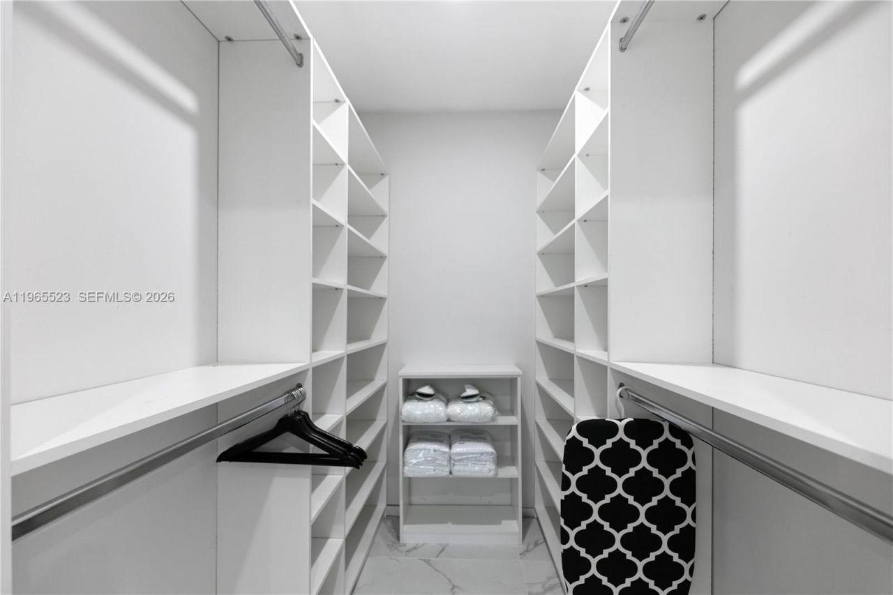 2376 NW 2nd St, Miami, FL 33125 Photo