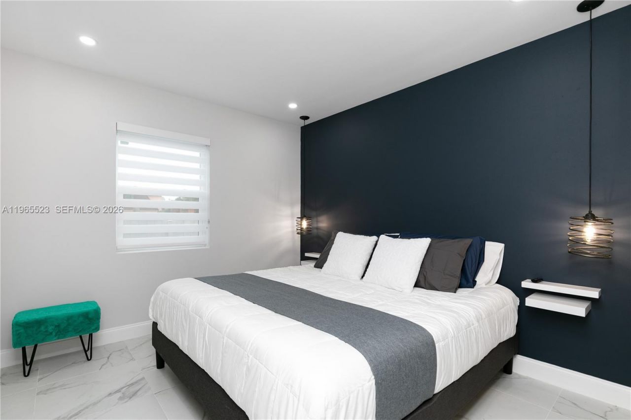 2376 NW 2nd St, Miami, FL 33125 Photo