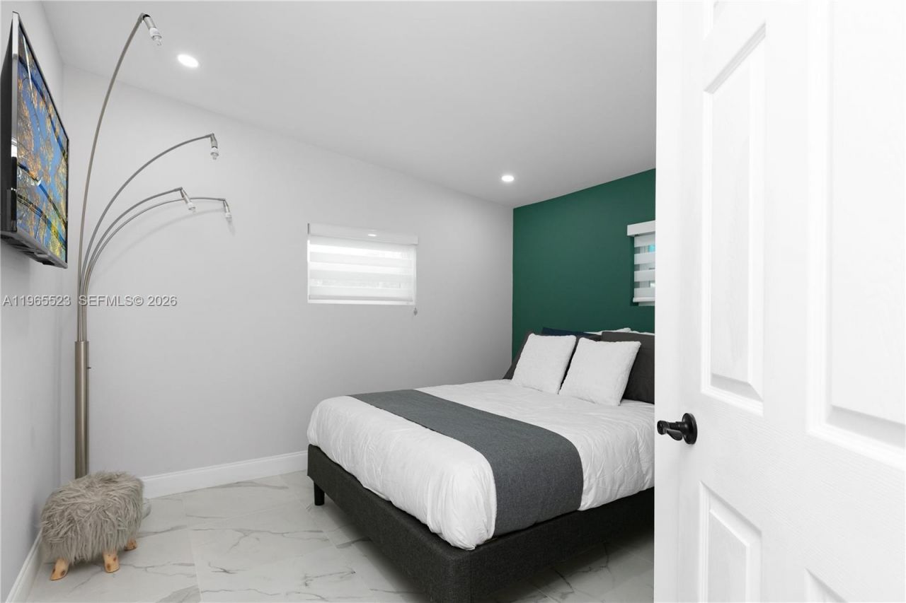 2376 NW 2nd St, Miami, FL 33125 Photo