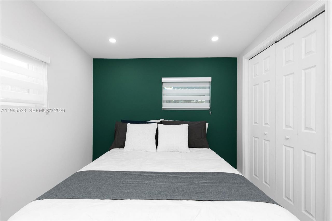 2376 NW 2nd St, Miami, FL 33125 Photo