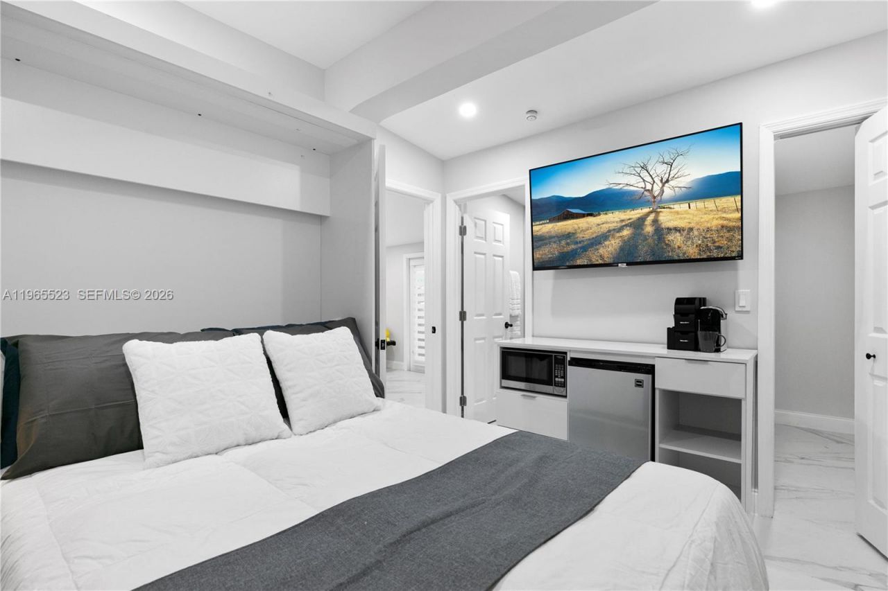 2376 NW 2nd St, Miami, FL 33125 Photo