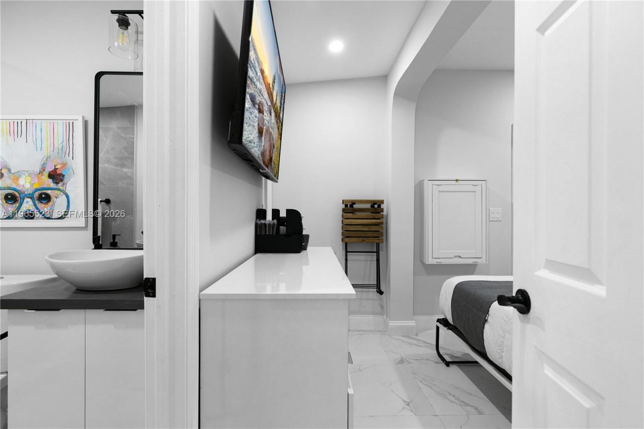 2376 NW 2nd St, Miami, FL 33125 Photo