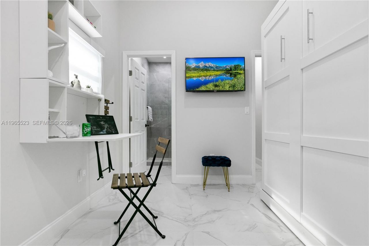 2376 NW 2nd St, Miami, FL 33125 Photo