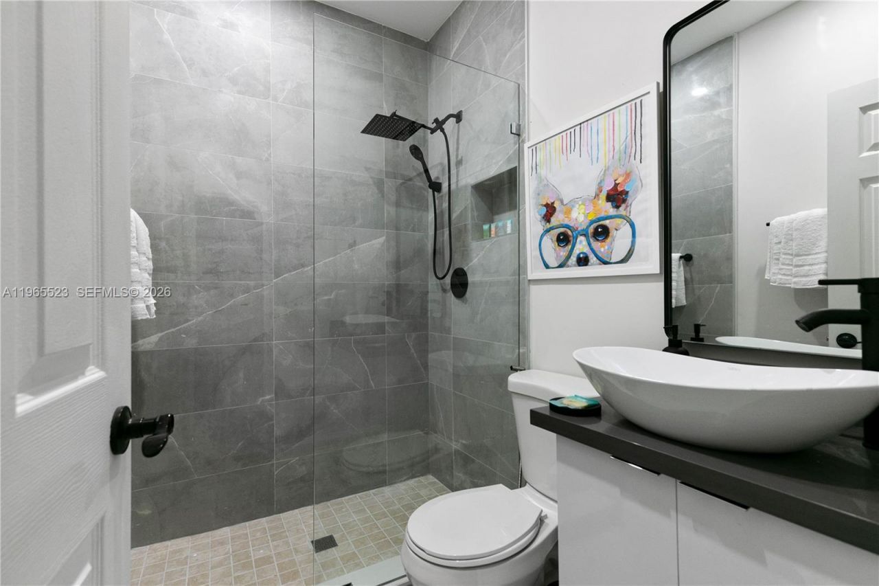 2376 NW 2nd St, Miami, FL 33125 Photo