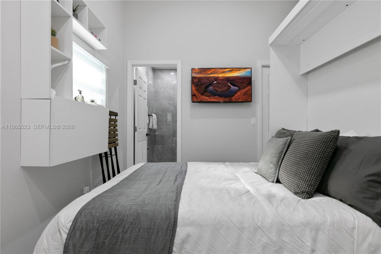 2376 NW 2nd St, Miami, FL 33125 Photo