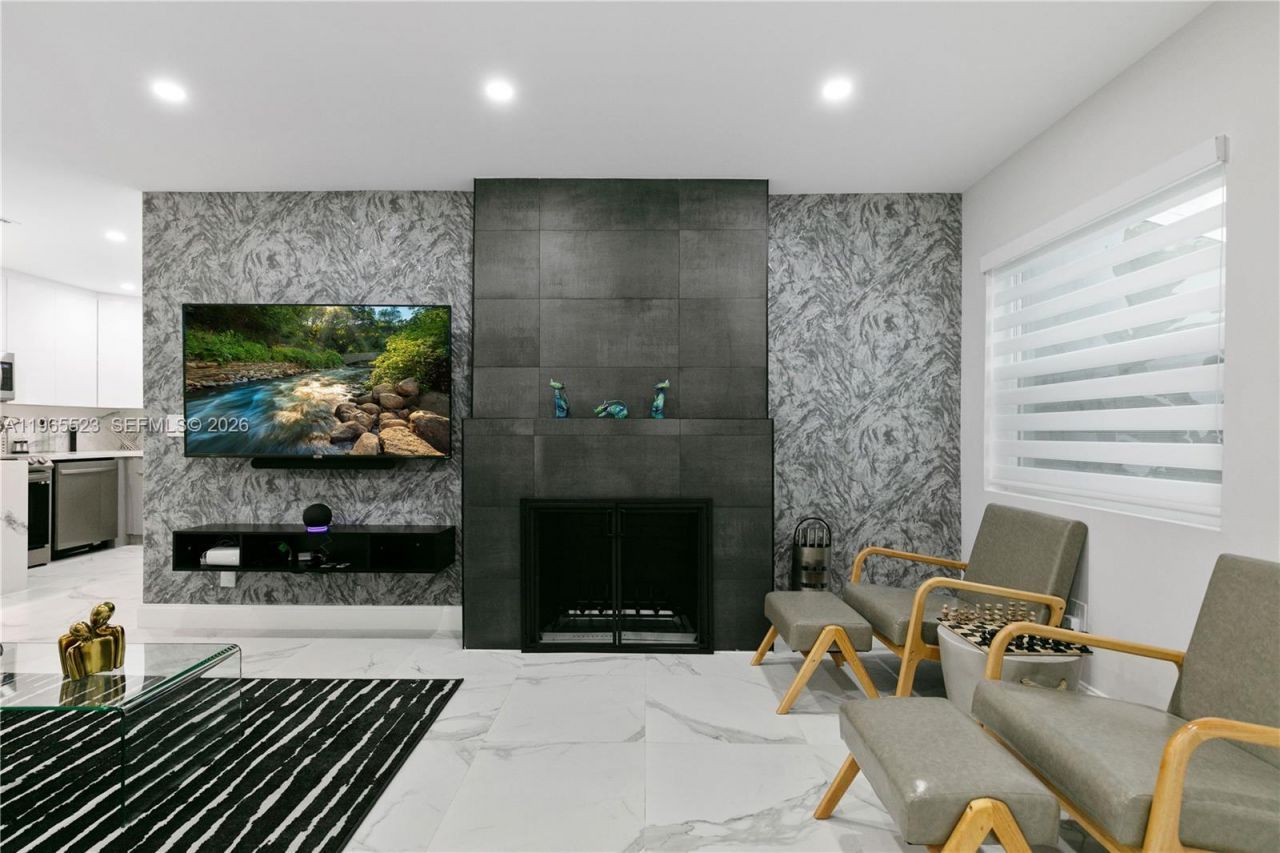 2376 NW 2nd St, Miami, FL 33125 Photo