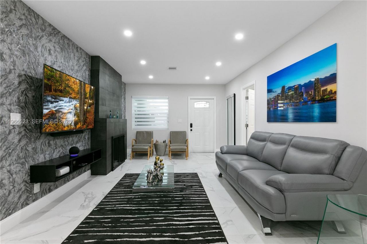 2376 NW 2nd St, Miami, FL 33125 Photo