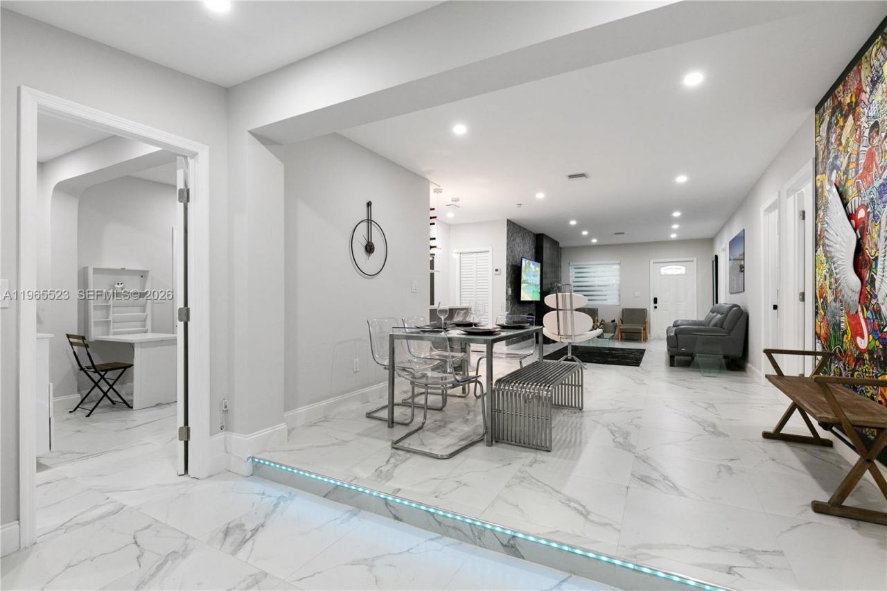 2376 NW 2nd St, Miami, FL 33125 Photo