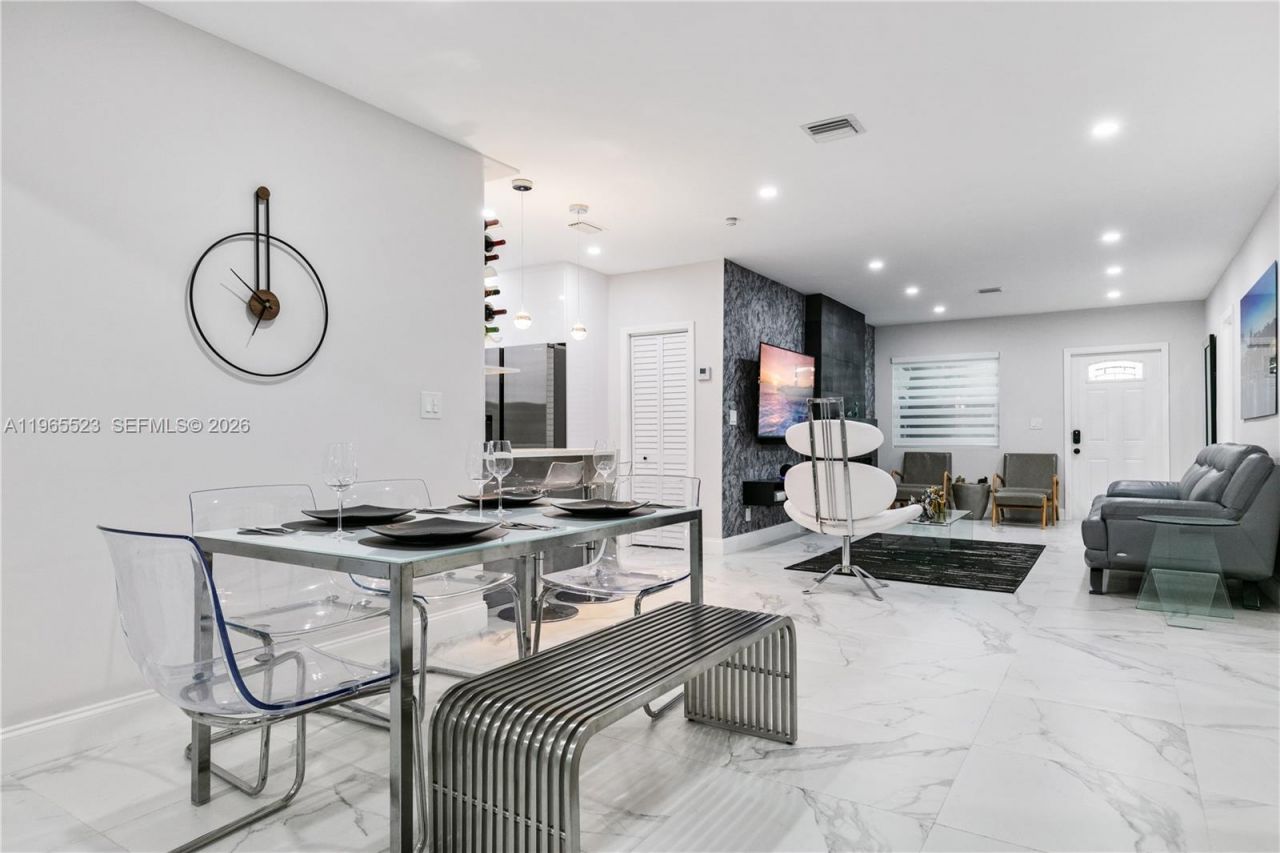 2376 NW 2nd St, Miami, FL 33125 Photo