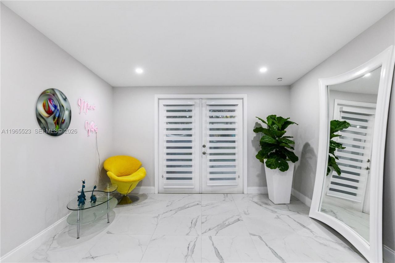 2376 NW 2nd St, Miami, FL 33125 Photo