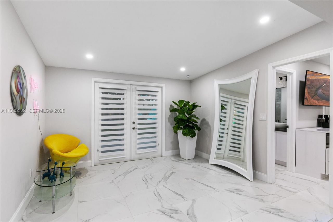 2376 NW 2nd St, Miami, FL 33125 Photo