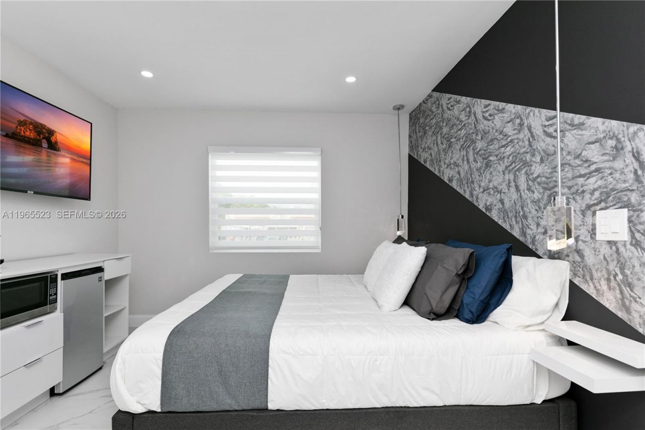 2376 NW 2nd St, Miami, FL 33125 Photo