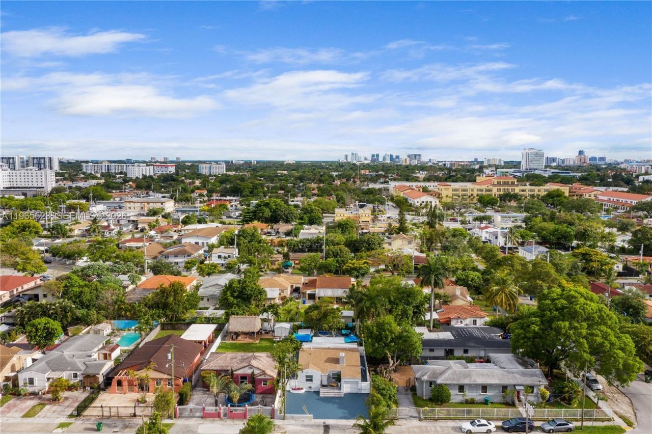 2376 NW 2nd St, Miami, FL 33125 Photo