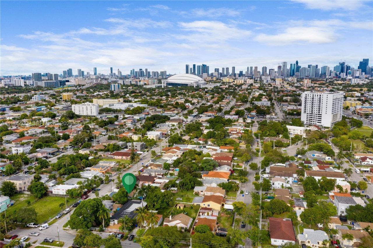 2376 NW 2nd St, Miami, FL 33125 Photo