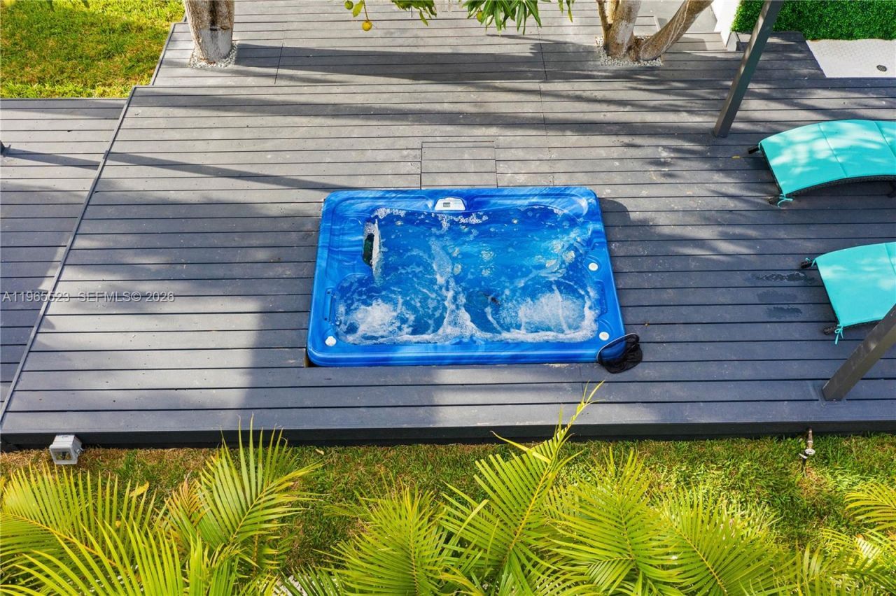 2376 NW 2nd St, Miami, FL 33125 Photo