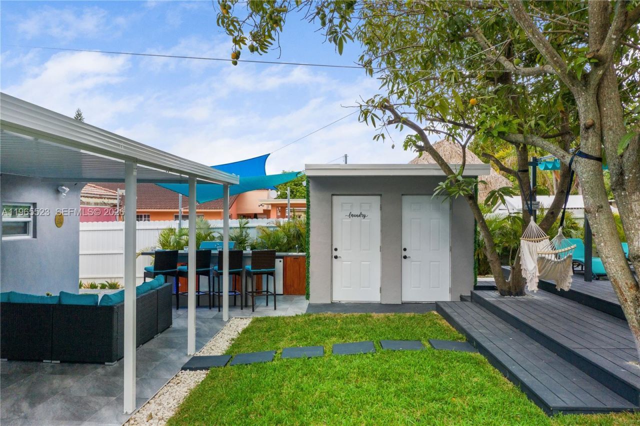 2376 NW 2nd St, Miami, FL 33125 Photo