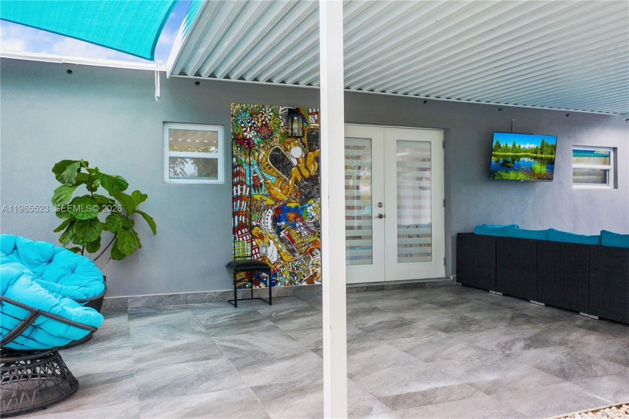 2376 NW 2nd St, Miami, FL 33125 Photo