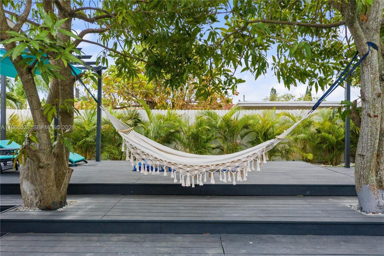 2376 NW 2nd St, Miami, FL 33125 Photo