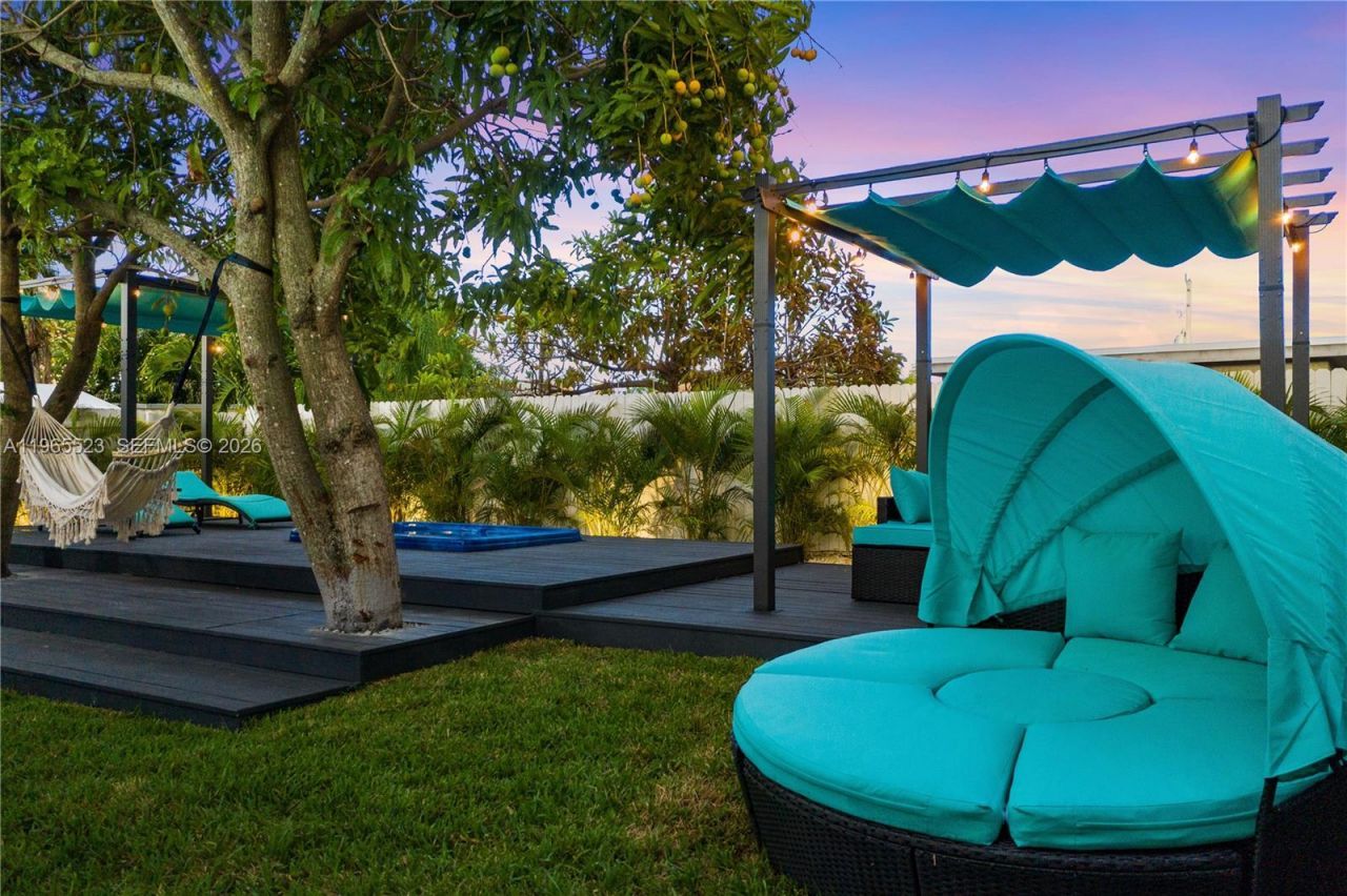 2376 NW 2nd St, Miami, FL 33125 Photo