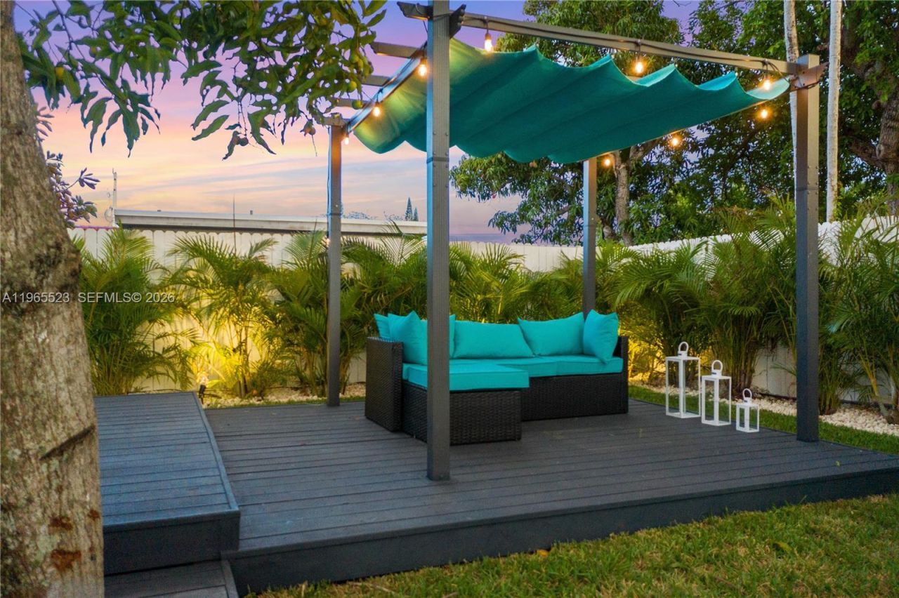 2376 NW 2nd St, Miami, FL 33125 Photo