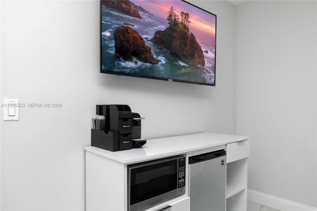 2376 NW 2nd St, Miami, FL 33125 Photo