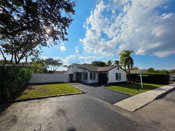 13950 Oaklawn Pl, Davie, FL 33325