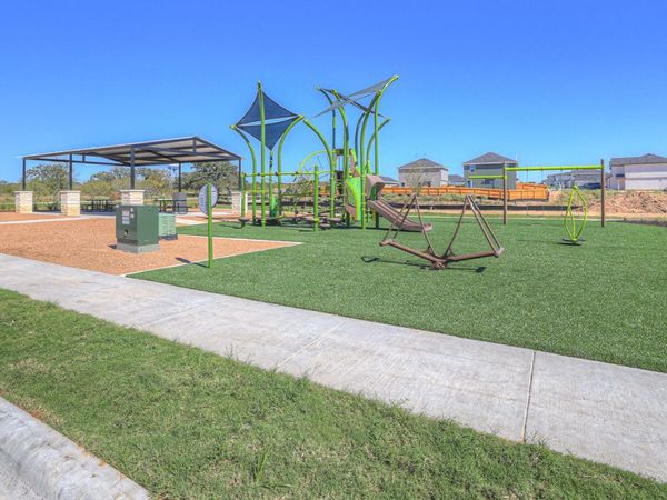 304 WILD GOOSE DR, Luling, TX 78648