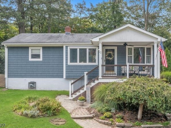 22 Bannehr St, Oakland, NJ 07436