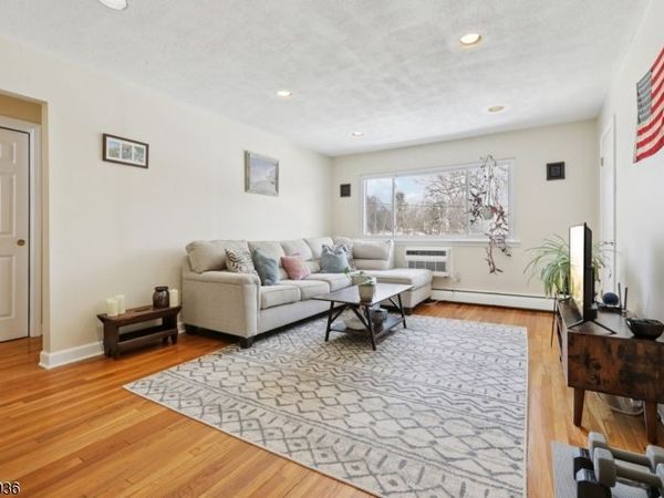 35 Espy Rd, Caldwell, NJ 07006