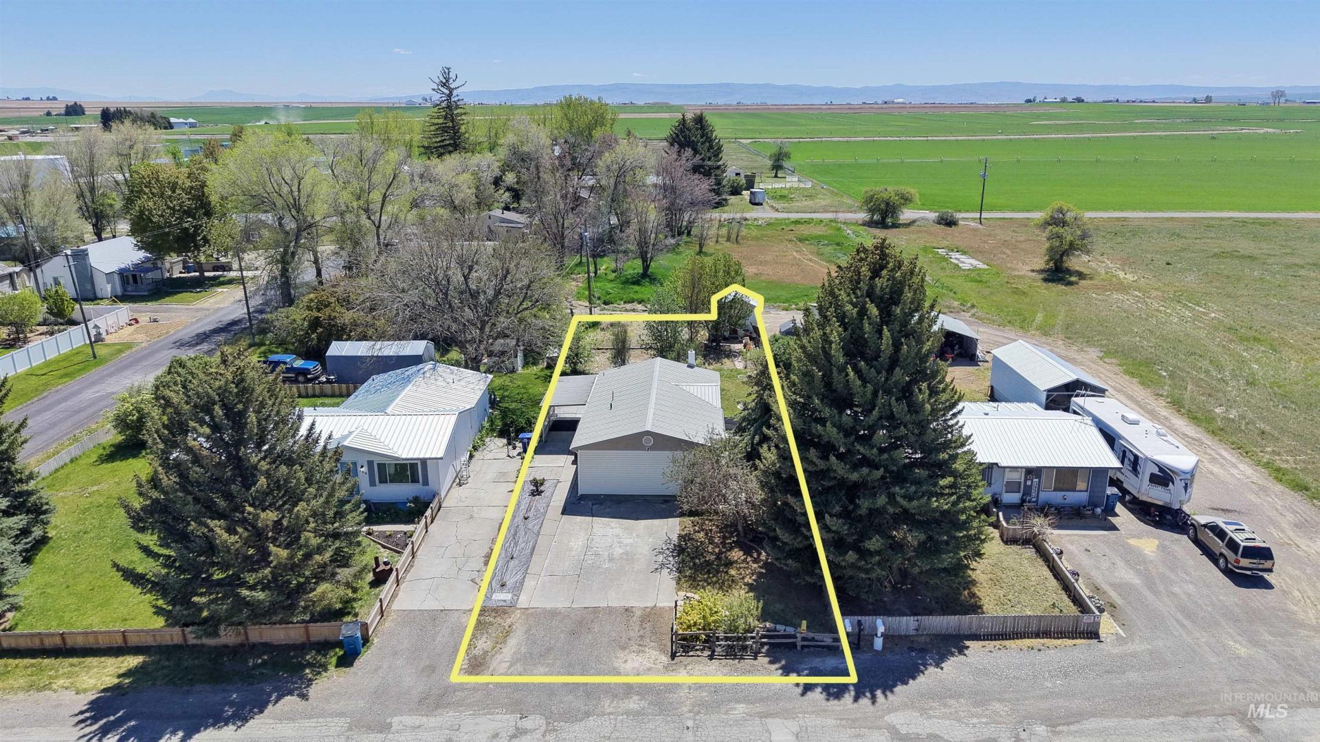 145 4th St, Hazelton, ID 83335 Main Photo
