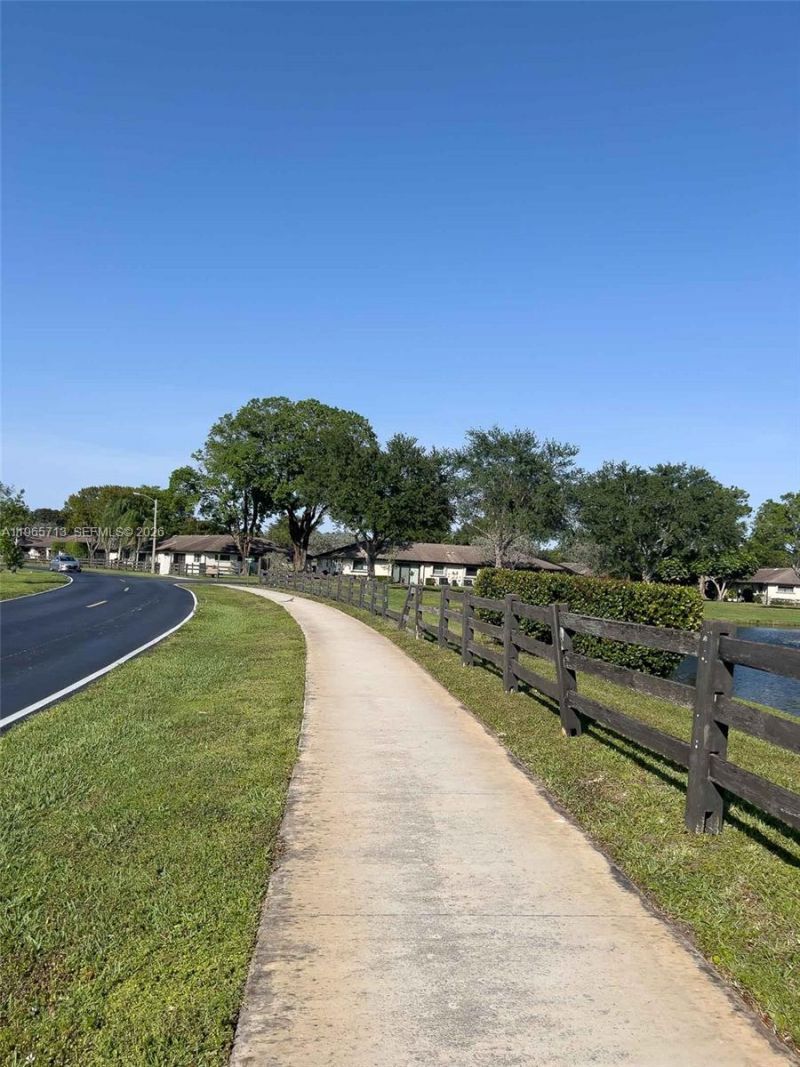 10198 Dovewood Ln, Unit A, Boynton Beach, FL 33436 Photo