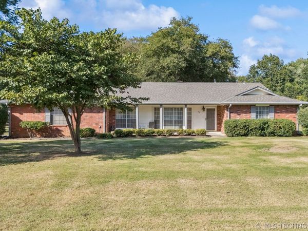 731 Kingfisher Road , Catoosa, OK 74015